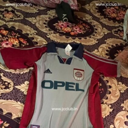 Customer photo – Bayern Munich 1998-2000 Away retro