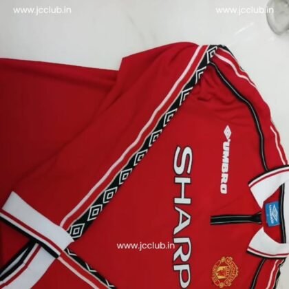 Customer photo – Manchester United 1998/99 Home retro